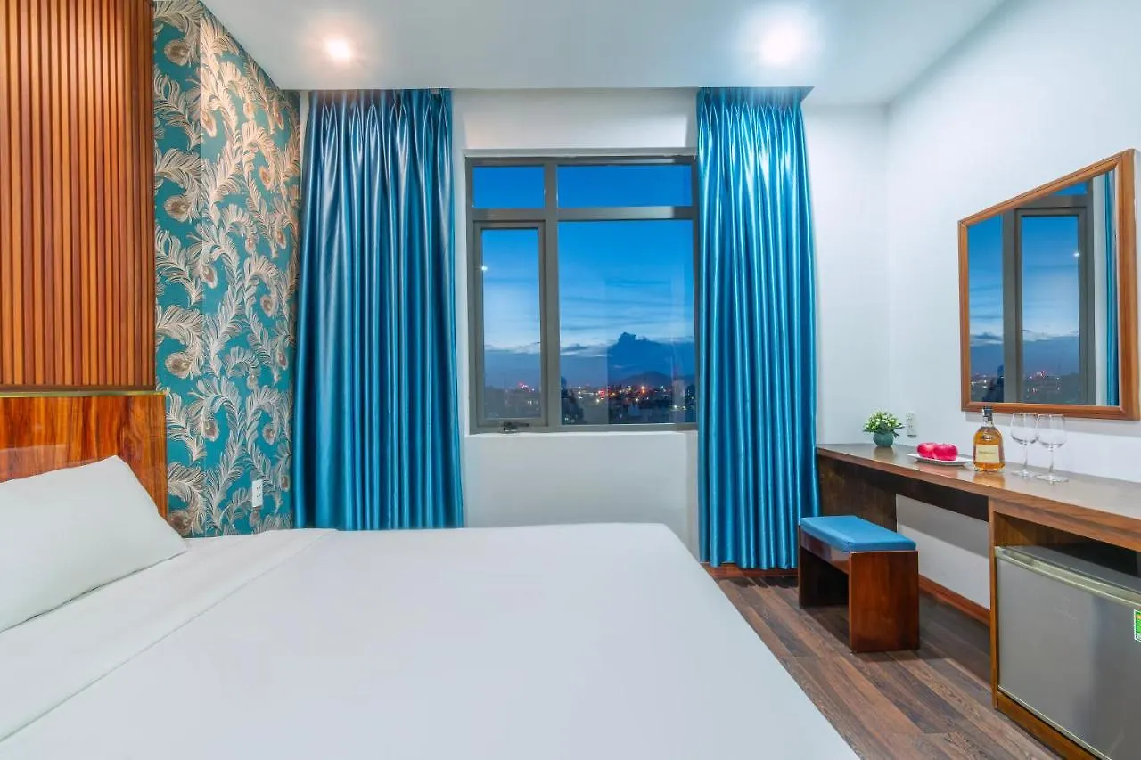 L'Emore Hotel Da Nang 4*,