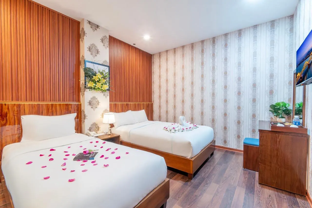 L'Emore Hotel Da Nang 4*,